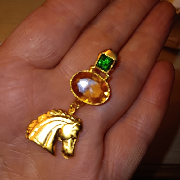 EQUESTRIAN HORSE QUARTZ GEM 22KT GOLD PLATED DANGLE EARRINGS - Picture 5 of 5
